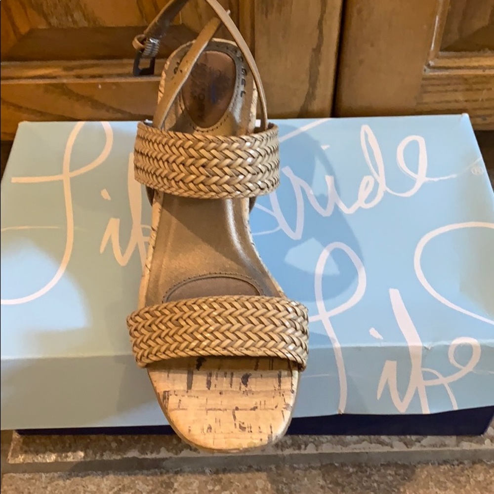 Very cute wedge sandals